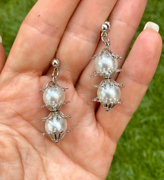 Pendientes largos con dos perlas y filigrana plateada