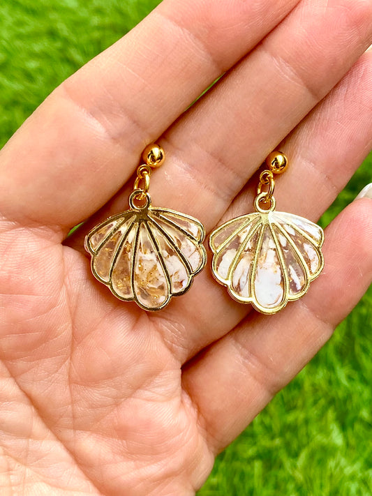 Pendientes marmolados concha blanco y dorado