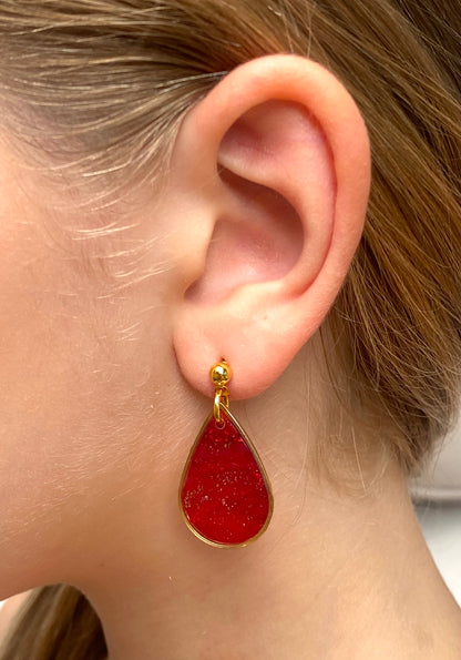 Pendientes con cerco en rojo y dorado