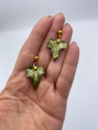 Pendientes hoja pequeña metalizada en verde