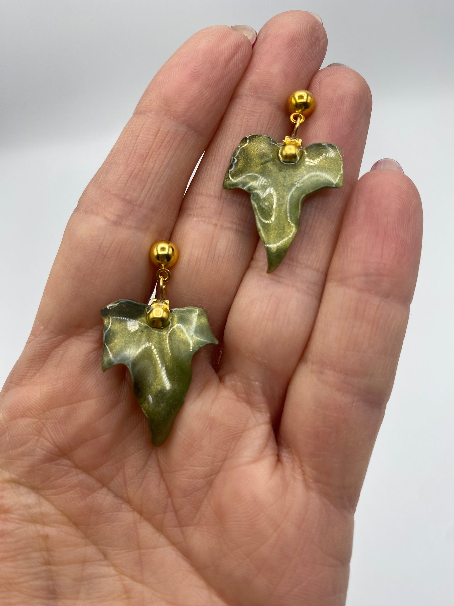 Pendientes hoja pequeña metalizada en verde