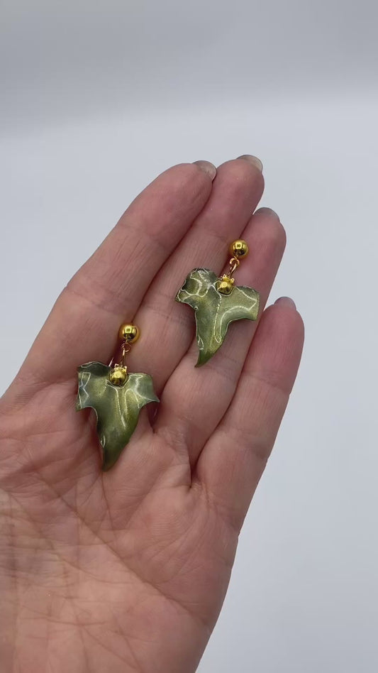 Pendientes hoja pequeña metalizada en verde
