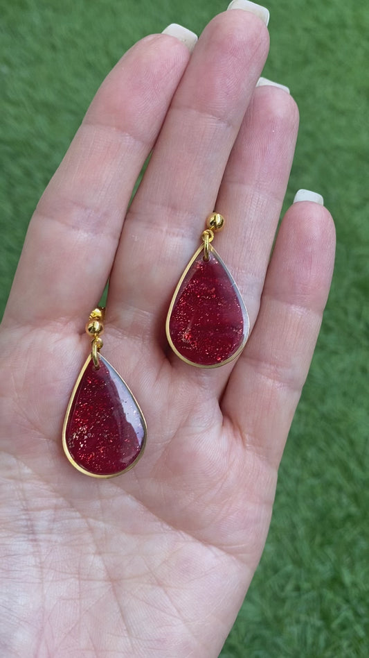 Pendientes con cerco en rojo y dorado