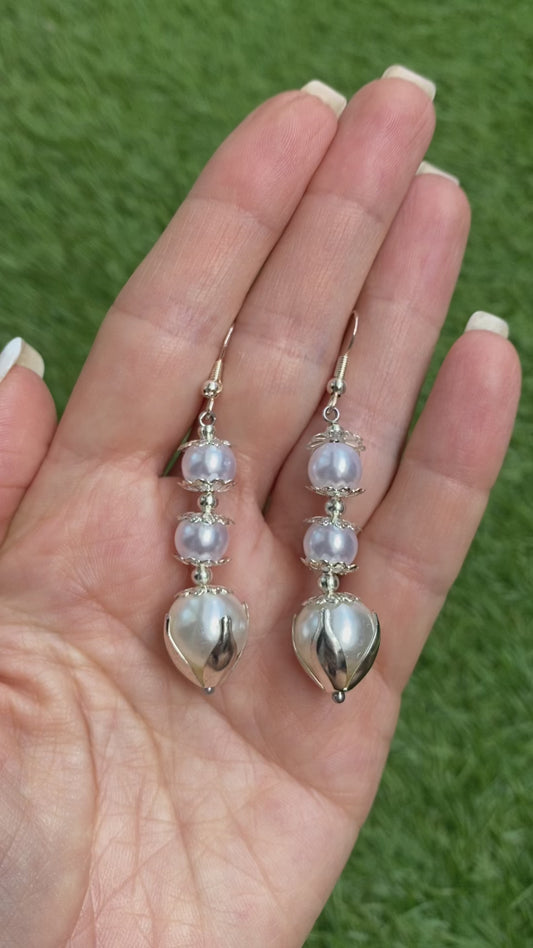 Pendientes largos con tres perlas y filigrana plateada