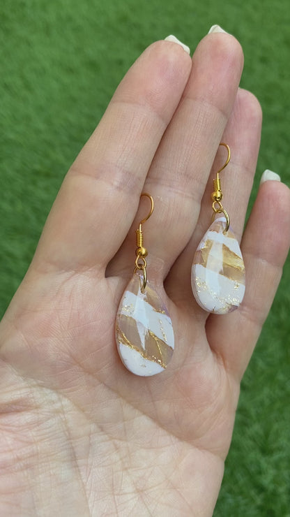 Pendientes gota blanco y dorado gancho