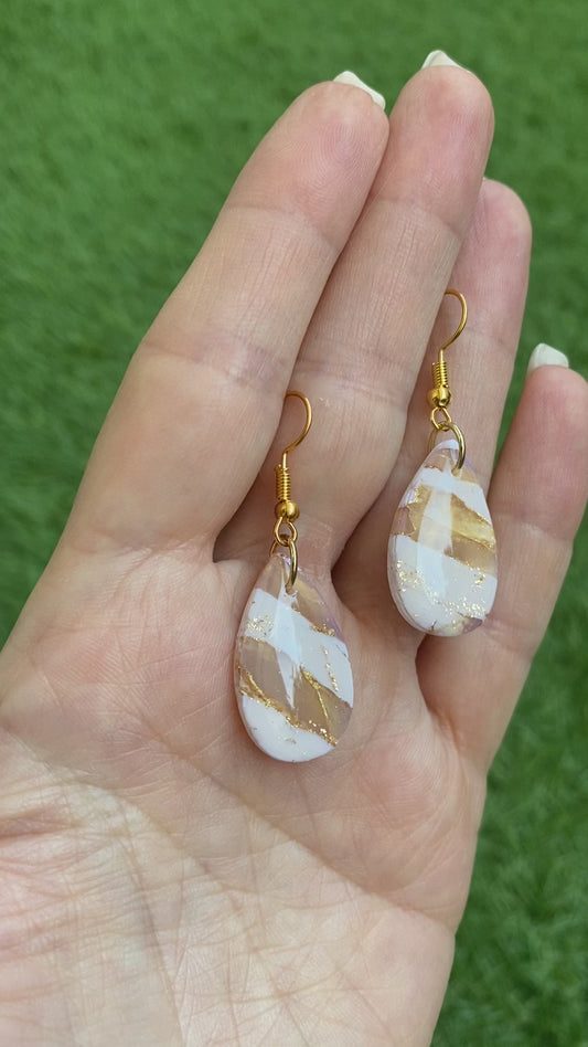 Pendientes gota blanco y dorado gancho